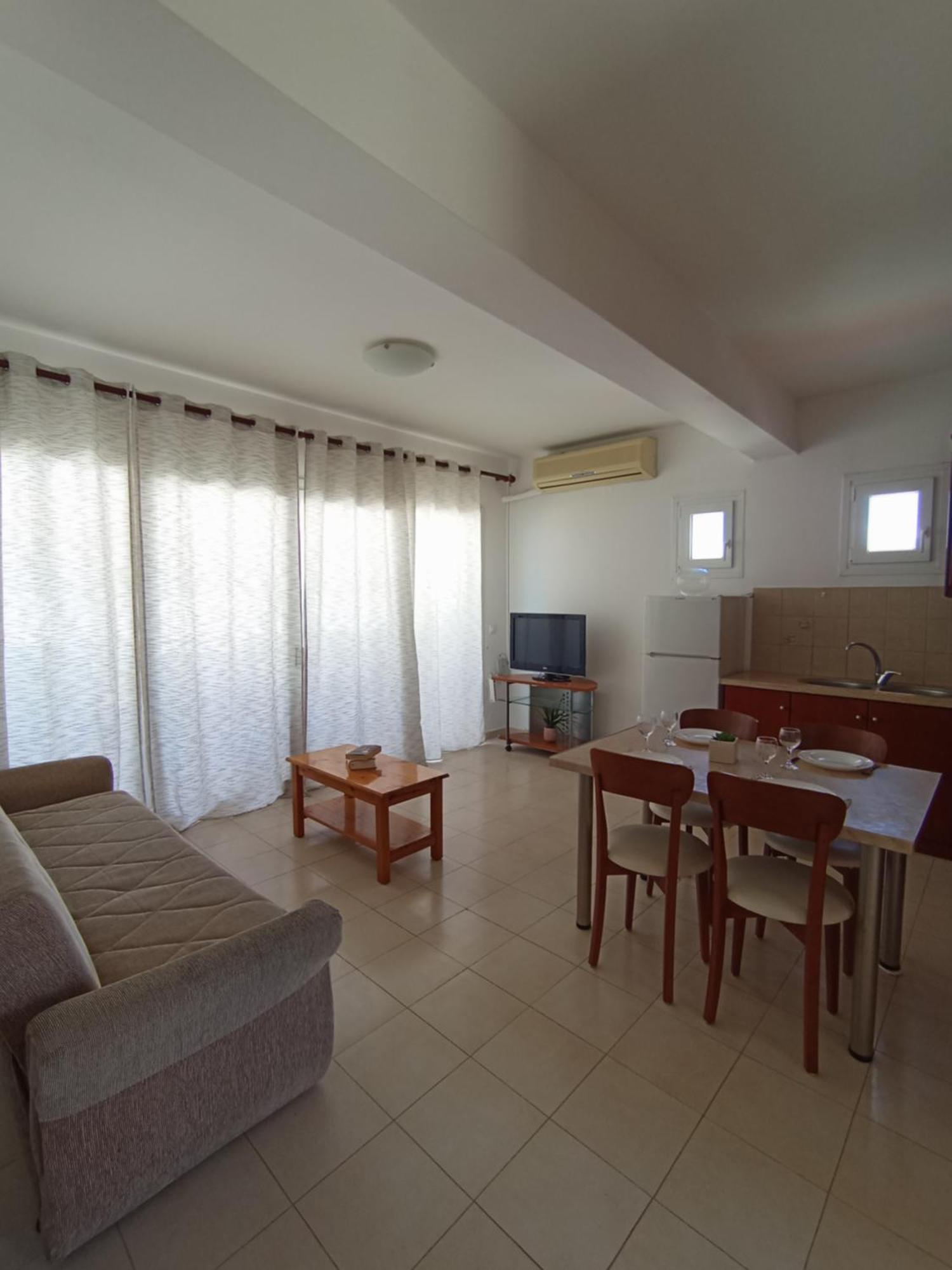 קלמאקי Artemis Beach Studios חדר תמונה
